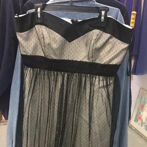 White House Black Market Strapless black and white dress - size 8